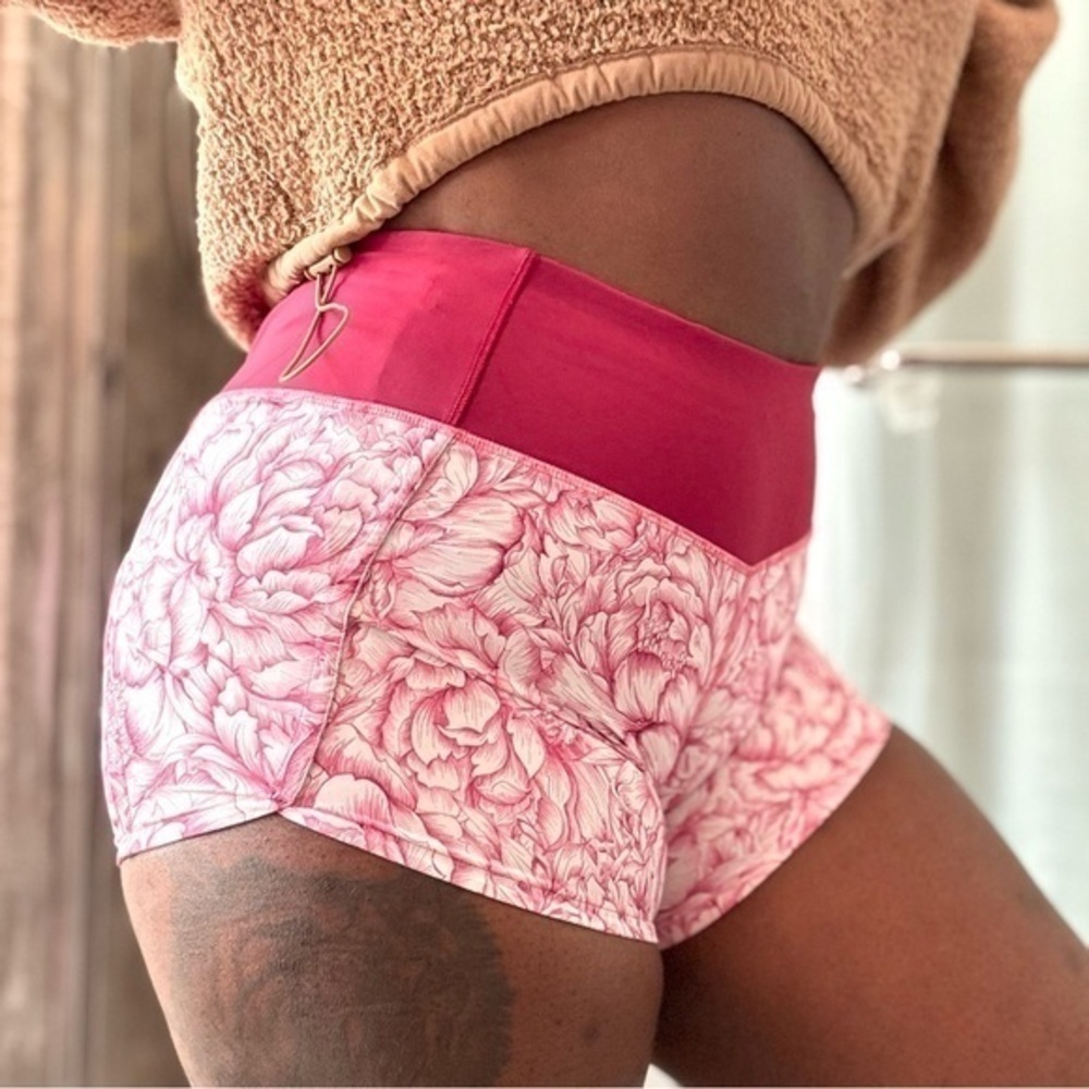 Lululemon Run Times Short II - Floral Bloom White Star Ruby / Star Ruby - Picture 6 of 12